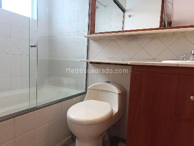 Apartamento de 3 alcobas en arriendo en Los Naranjos, Medellín, 113 m² · foto 16 de 18
