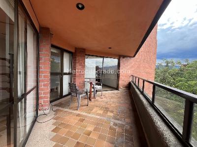 Apartamento de 3 alcobas en venta en El Poblado, Medellín, 159 m² · foto 16 de 18