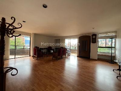 Apartamento de 3 alcobas en venta en El Poblado, Medellín, 159 m² · foto 2 de 18