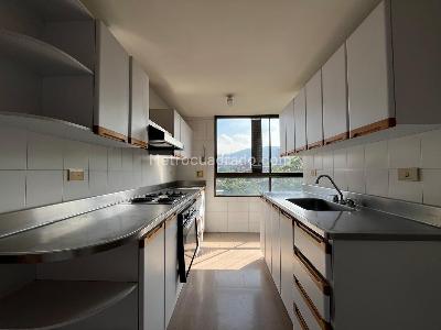 Apartamento de 3 alcobas en venta en El Poblado, Medellín, 159 m² · foto 4 de 18