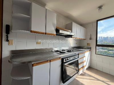 Apartamento de 3 alcobas en venta en El Poblado, Medellín, 159 m² · foto 6 de 18