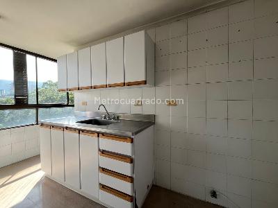 Apartamento de 3 alcobas en venta en El Poblado, Medellín, 159 m² · foto 7 de 18