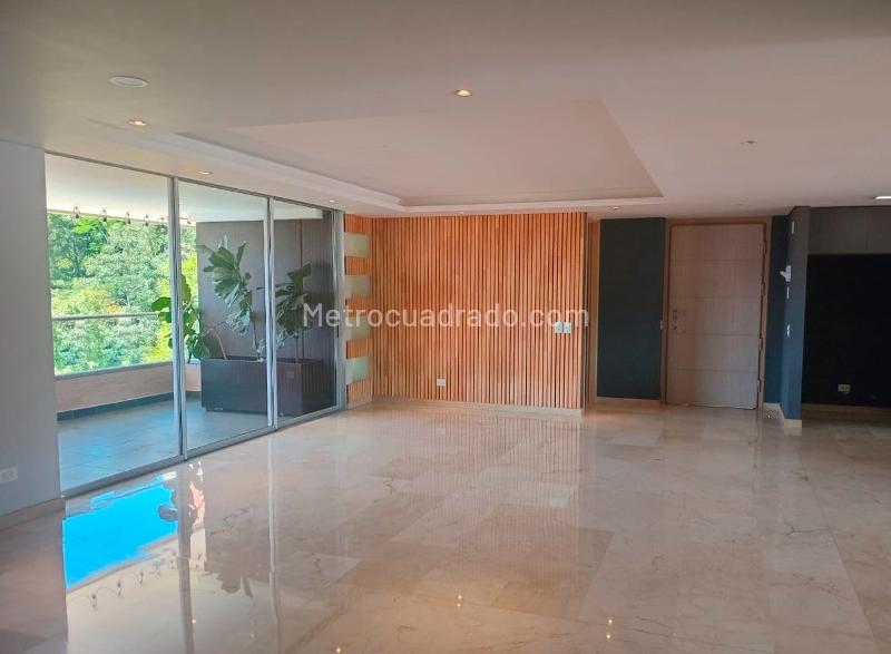 Cozy 3BR Apartment with Balconies in El Poblado