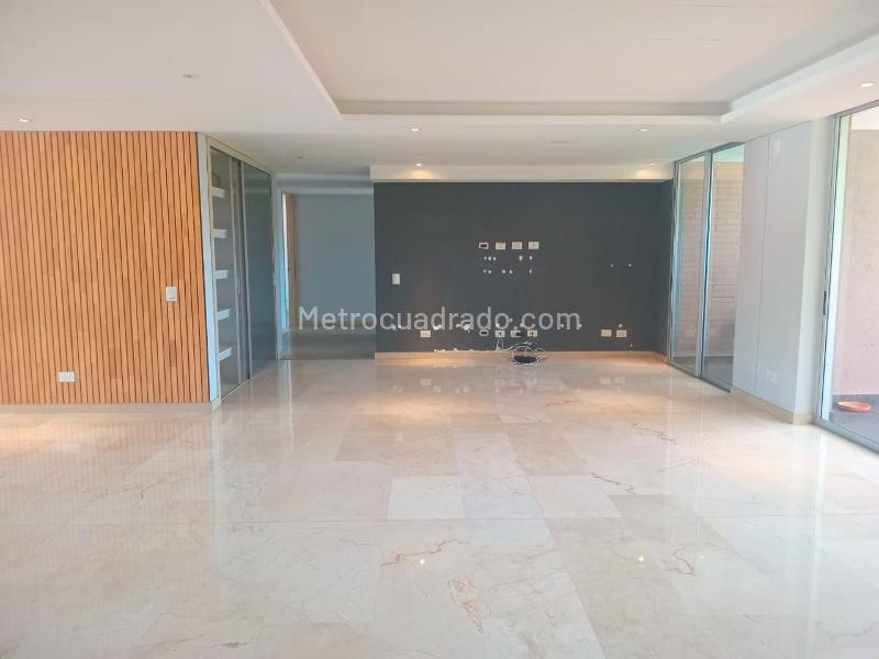 Cozy 3BR Apartment with Balconies in El Poblado - 2