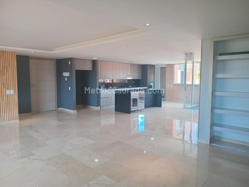 Cozy 3BR Apartment with Balconies in El Poblado - 3