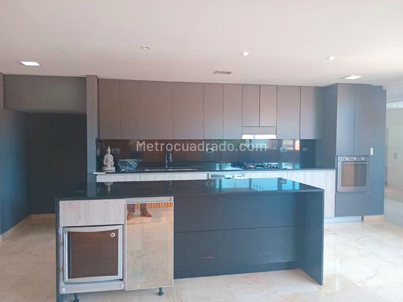 Cozy 3BR Apartment with Balconies in El Poblado - 5