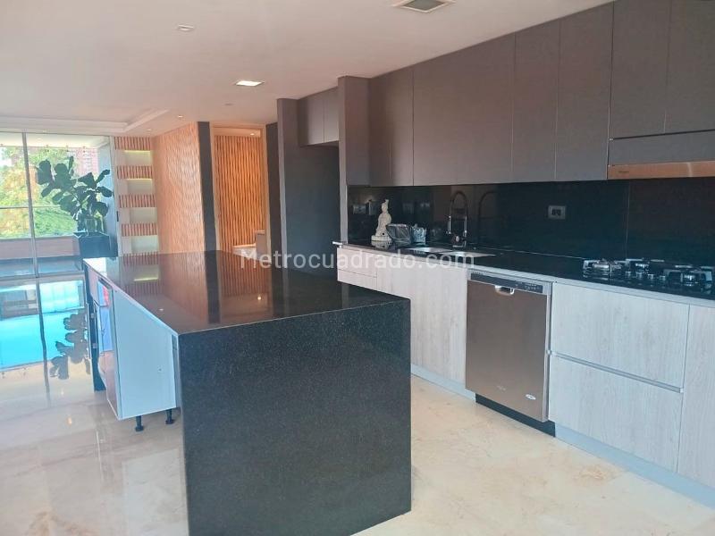 Cozy 3BR Apartment with Balconies in El Poblado - 6