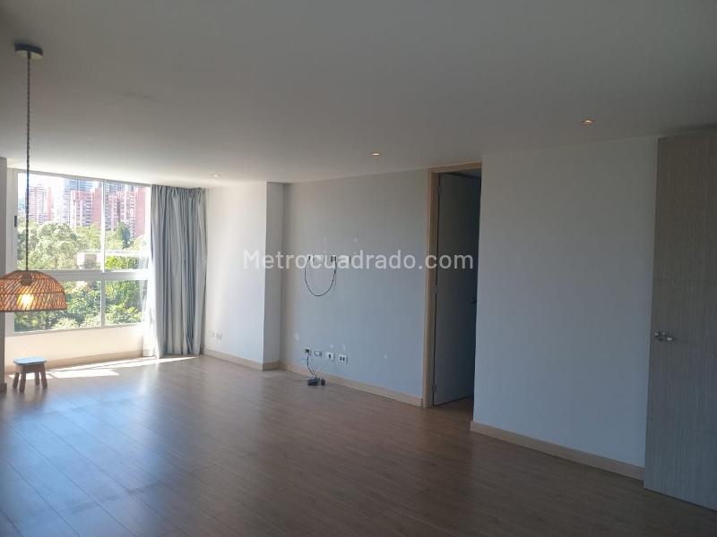 Cozy 3BR Apartment with Balconies in El Poblado - 8