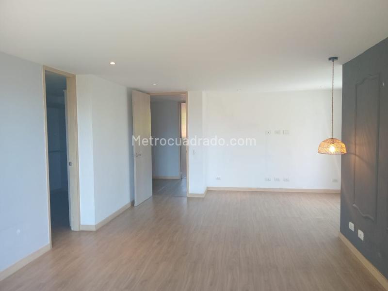 Cozy 3BR Apartment with Balconies in El Poblado - 9