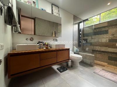 Apartamento de 3 alcobas en arriendo en El Poblado, Medellín, 189 m² · foto 13 de 17