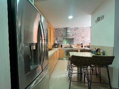 Apartamento de 3 alcobas en arriendo en El Poblado, Medellín, 189 m² · foto 5 de 17