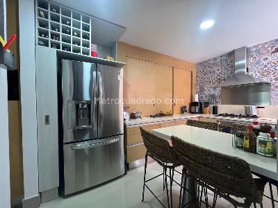 Apartamento de 3 alcobas en arriendo en El Poblado, Medellín, 189 m² · foto 6 de 17