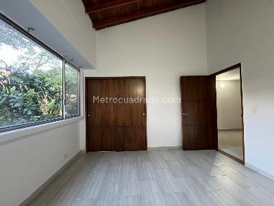 Apartamento de 4 alcobas en arriendo en Los Naranjos, Medellín, 170 m² · foto 11 de 19