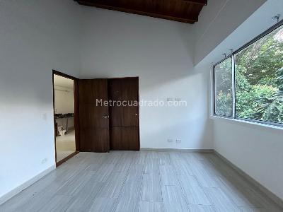 Apartamento de 4 alcobas en arriendo en Los Naranjos, Medellín, 170 m² · foto 13 de 19