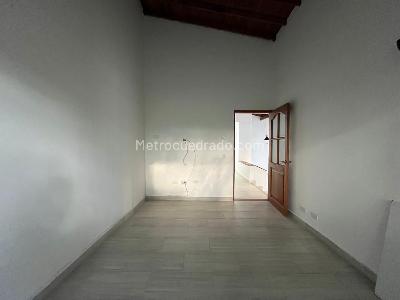 Apartamento de 4 alcobas en arriendo en Los Naranjos, Medellín, 170 m² · foto 15 de 19
