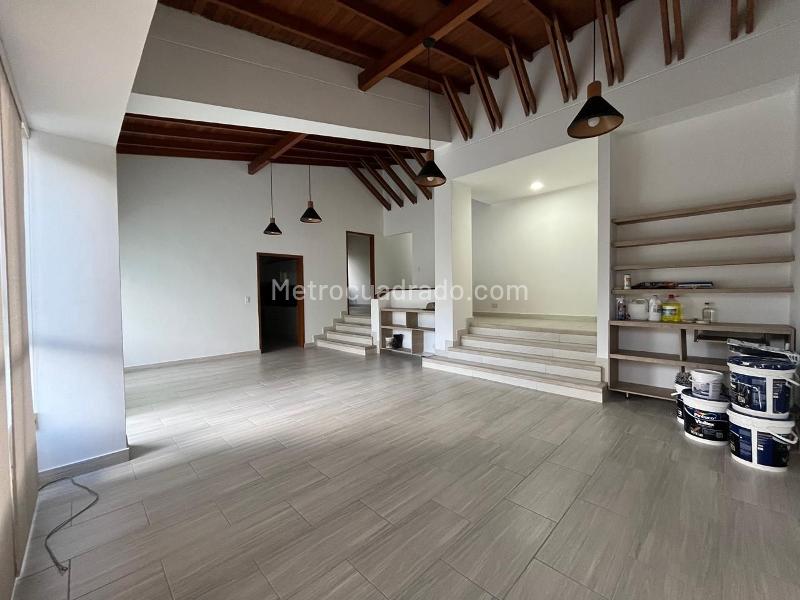 Apartamento Amplio de 4 Alcobas en El Poblado - 3