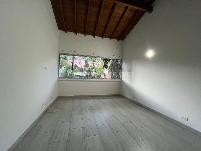 Apartamento Amplio de 4 Alcobas en El Poblado - 9