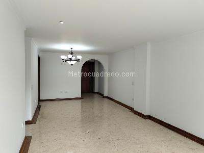 Apartamento de 3 alcobas en arriendo en El Poblado, Medellín, 140 m² · foto 2 de 18