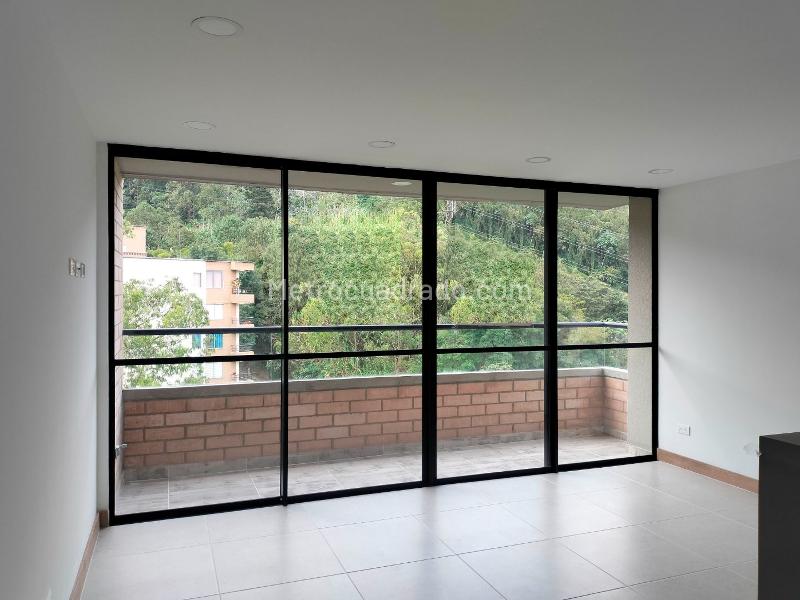 Modern 3BR Apartment with Pool in El Poblado