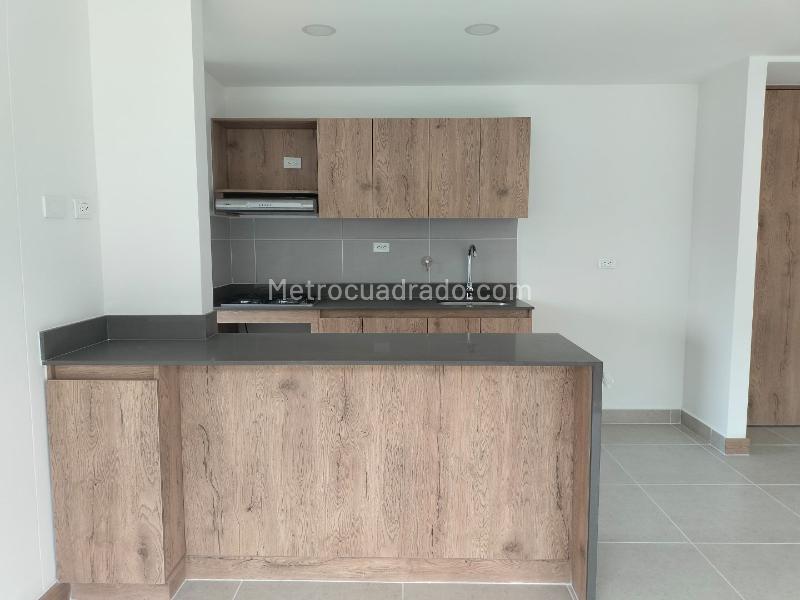 Apartamento Moderno de 3 Alcobas con Piscina en El Poblado - 3