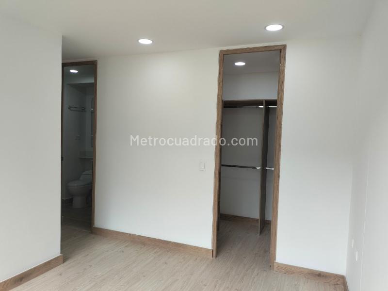 Apartamento Moderno de 3 Alcobas con Piscina en El Poblado - 8