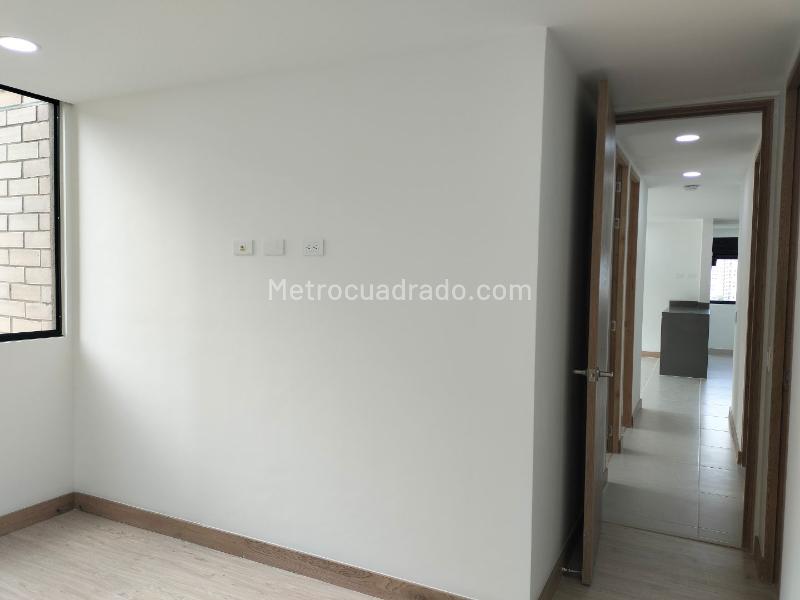 Apartamento Moderno de 3 Alcobas con Piscina en El Poblado - 9