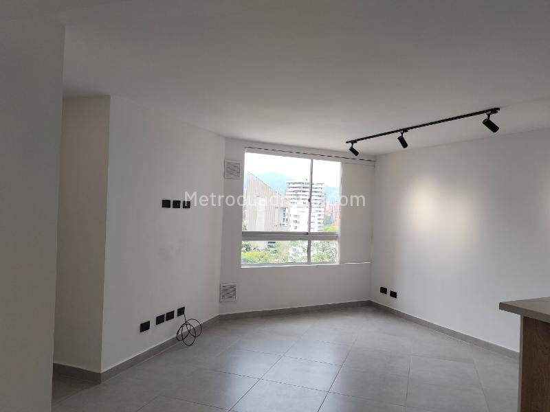 Apartamento Tipo Estudio de 1 Alcoba con Parqueadero en El Poblado - 3