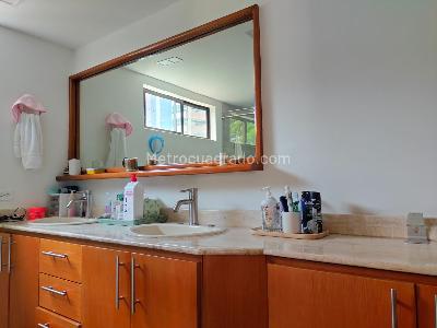 Apartamento de 3 alcobas en venta en El Poblado, Medellín, 234 m² · foto 17 de 18