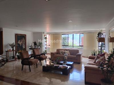 Apartamento de 3 alcobas en venta en El Poblado, Medellín, 234 m² · foto 2 de 18