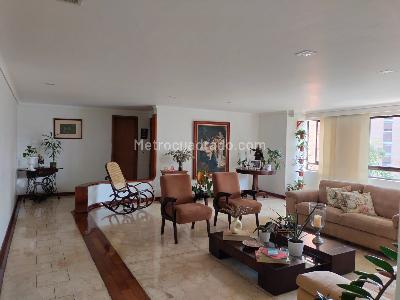 Apartamento de 3 alcobas en venta en El Poblado, Medellín, 234 m² · foto 3 de 18