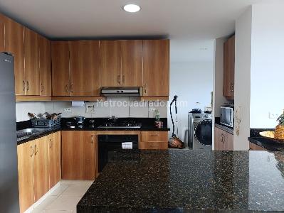 Apartamento de 3 alcobas en arriendo en El Tesoro, Medellín, 170 m² · foto 5 de 19