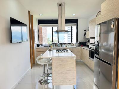 Apartamento en venta en El Poblado, Medellín · foto 8 de 19