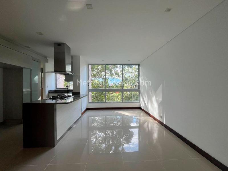 Apartamento Moderno de 3 Alcobas en El Poblado - 2