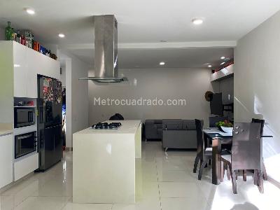 Apartamento en venta en Itagui, Itagüí · foto 4 de 17