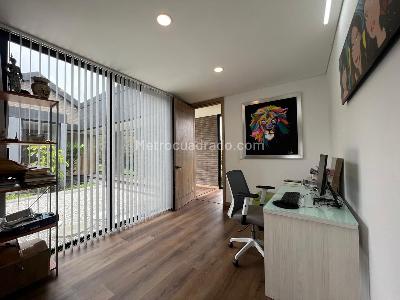 Casa de 3 alcobas en venta en Envigado, Envigado, 475 m² · foto 18 de 20