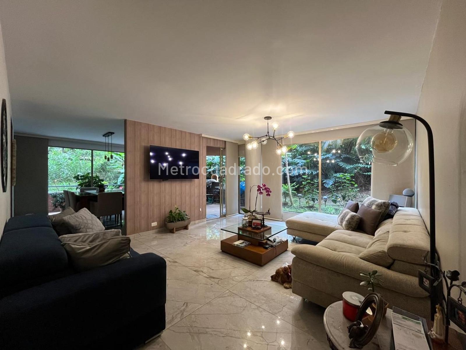 Apartamento de 4 habitaciones en venta en El Poblado, Medellín — imagen 1 de 19