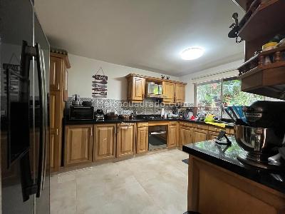 Apartamento en venta en El Poblado, Medellín · foto 6 de 19