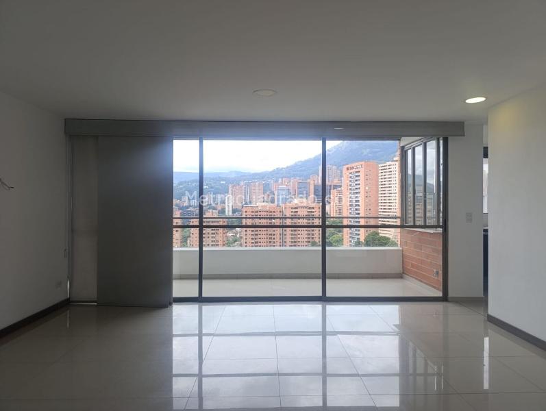 Apartamento de 3 Alcobas con Piscina en El Poblado - 3