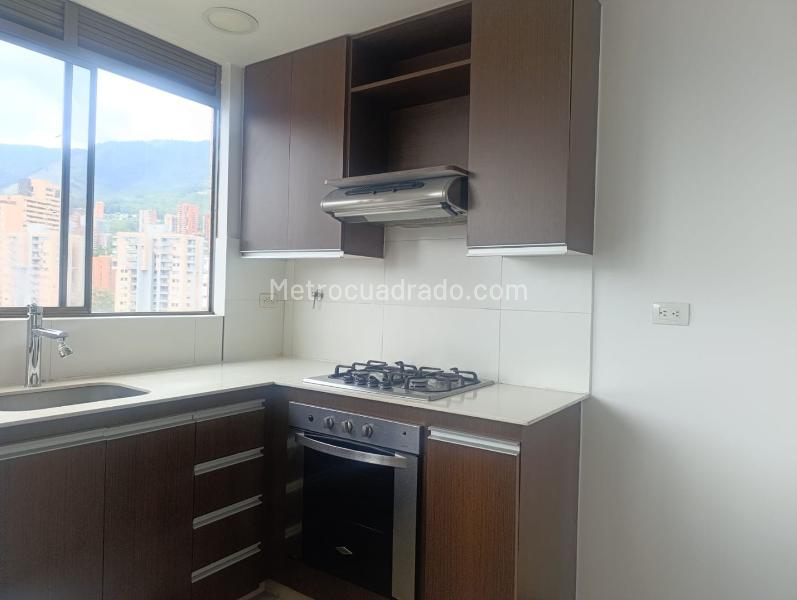 Apartamento de 3 Alcobas con Piscina en El Poblado - 5