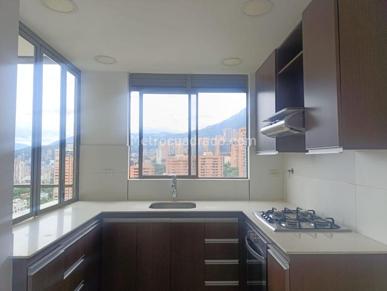 Apartamento de 3 Alcobas con Piscina en El Poblado - 6