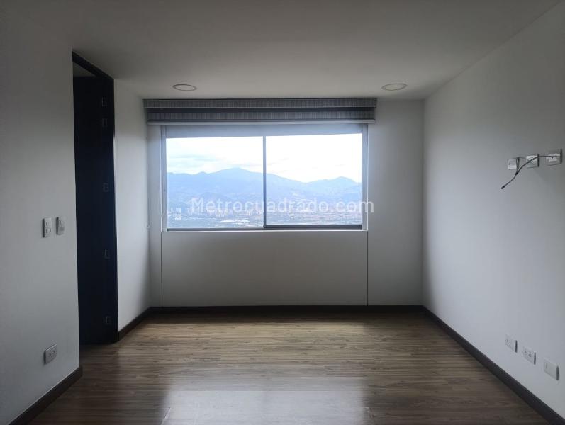 Apartamento de 3 Alcobas con Piscina en El Poblado - 9