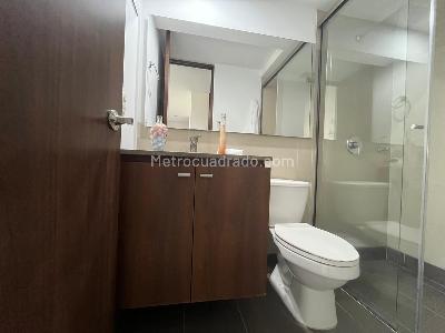 Apartamento de 2 alcobas en arriendo en El Poblado, Medellín, 80 m² · foto 10 de 12