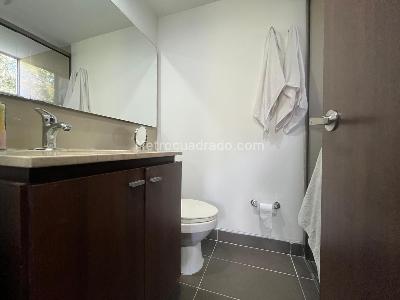 Apartamento de 2 alcobas en arriendo en El Poblado, Medellín, 80 m² · foto 11 de 12