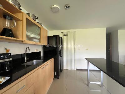 Apartamento de 2 alcobas en arriendo en El Poblado, Medellín, 80 m² · foto 9 de 12