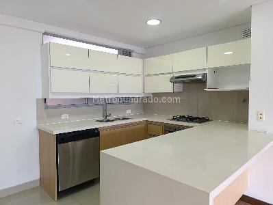 Apartamento de 3 alcobas en venta en El Poblado, Medellín, 135 m² · foto 7 de 18
