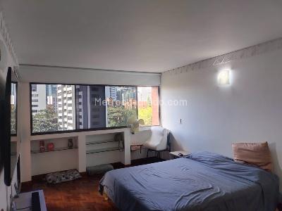 Apartamento de 3 alcobas en venta en El Poblado, Medellín, 212 m² · foto 10 de 19