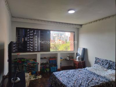 Apartamento de 3 alcobas en venta en El Poblado, Medellín, 212 m² · foto 13 de 19