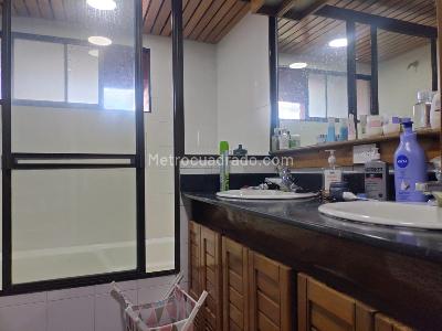 Apartamento de 3 alcobas en venta en El Poblado, Medellín, 212 m² · foto 17 de 19
