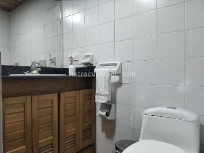 Apartamento de 3 alcobas en venta en El Poblado, Medellín, 212 m² · foto 18 de 19