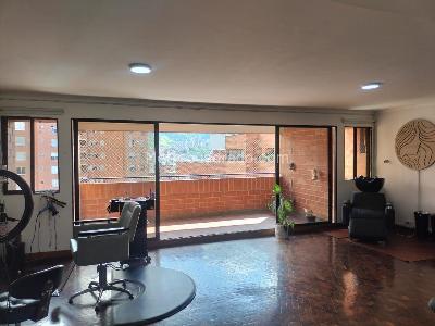 Apartamento de 3 alcobas en venta en El Poblado, Medellín, 212 m² · foto 2 de 19